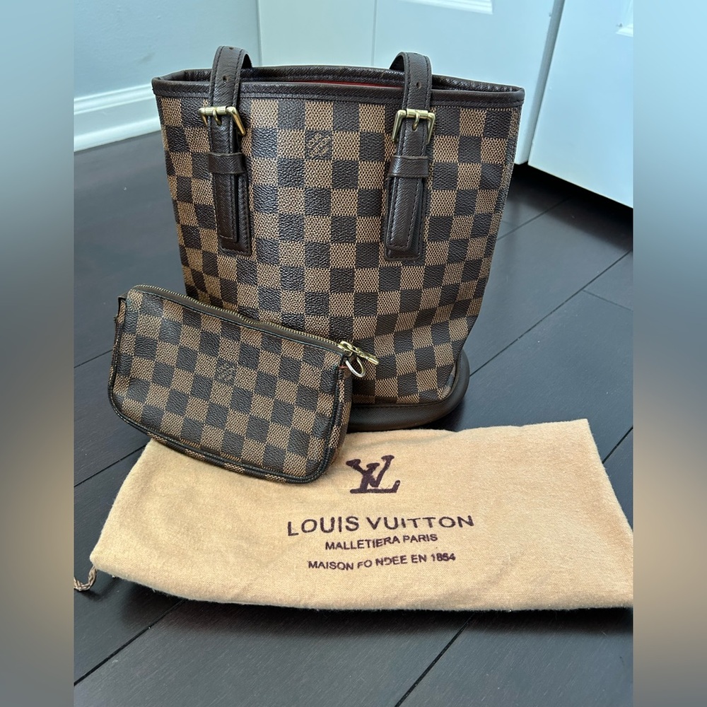 Louis Vuitton damier PM bucket bag